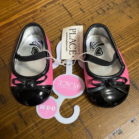 *New* The Children’s Place Baby Shoes 0-3 months - Picture 2 of 2